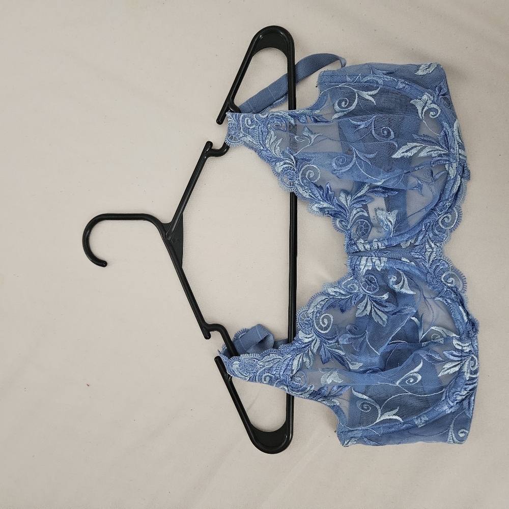 Sensuous lace unlined